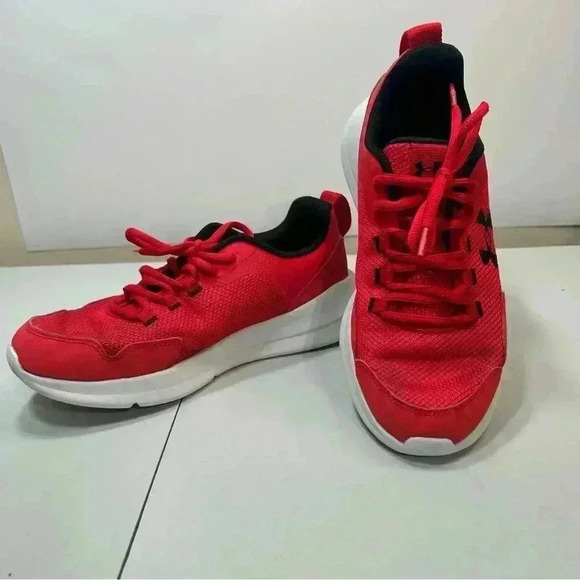Under Armour Red Athletic Running Shoes with Matching Red Shoelaces Size 7 Youth - Picture 1 of 12